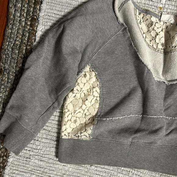 Free People cropped 3/4 sleeves gray with lace detail great condition size M - Picture 2 of 3